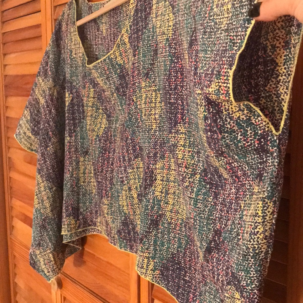 ⚜️Multi-Color Patterned Oversized Crop Top! - Picture 3 of 6